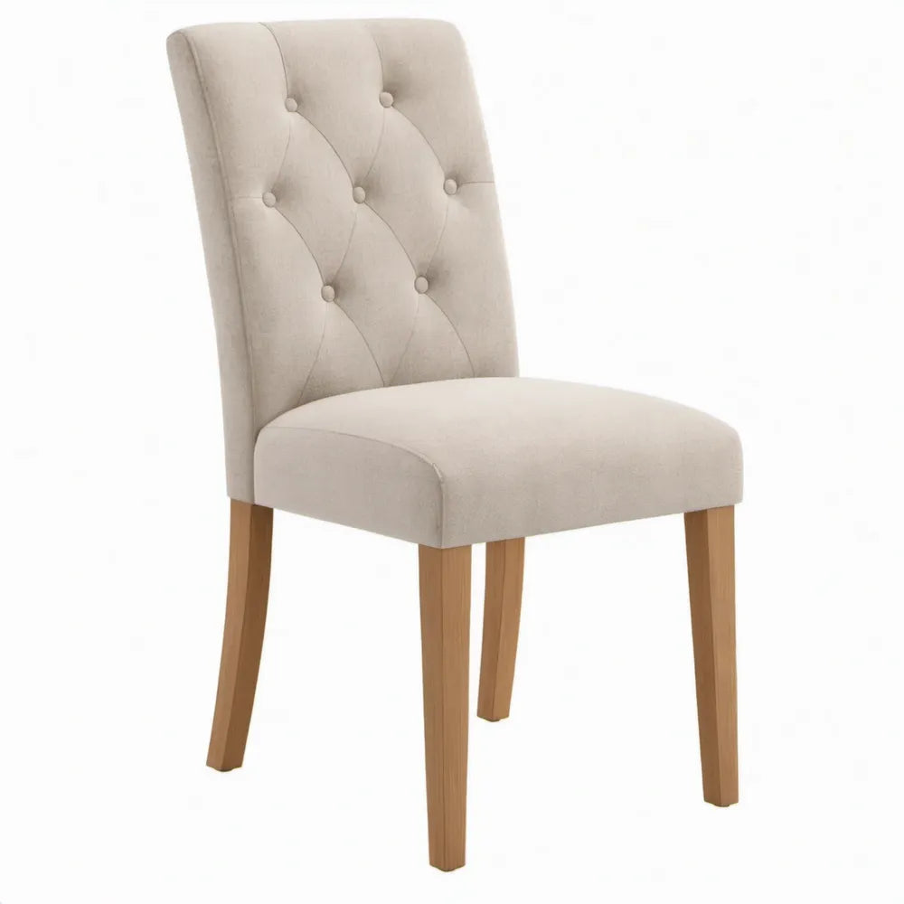 Beige gestoffeerde stoel met gecapitonneerde rugleuning en rubberhouten poten, 46 x 60 x 100 cm